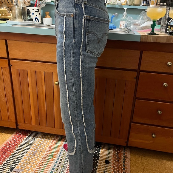 Ribcage Levi’s jeans - Picture 2 of 3